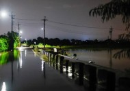 暴雨袭击卡拉奇，整个城市继续下大雨