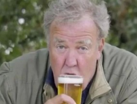 杰里米·克拉克森(Jeremy Clarkson)的酒吧在开业后以价格“剥削人们”而被贴上“病态”的标签